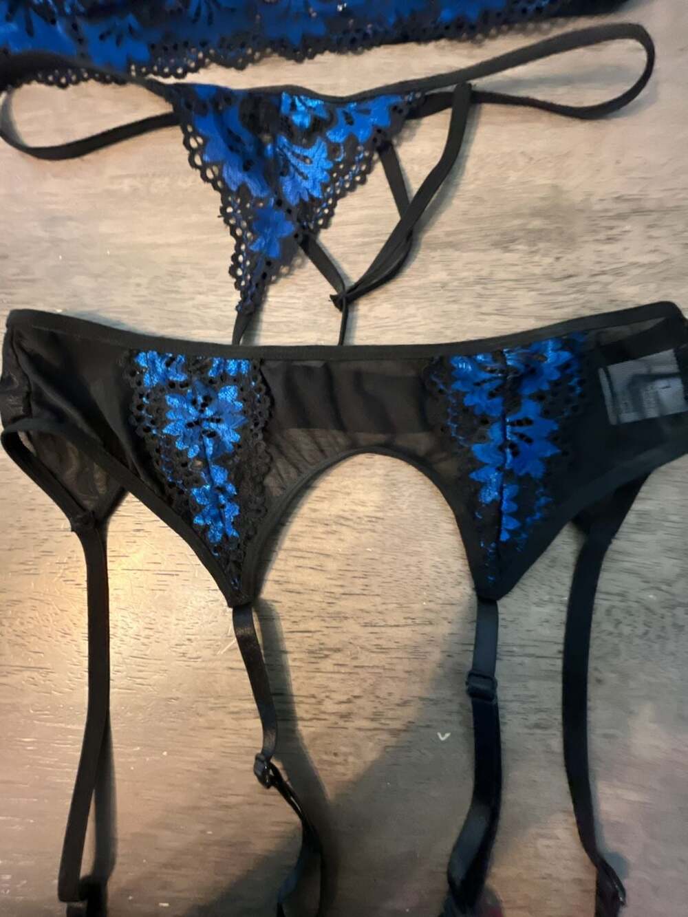 Women's 3-Piece Blue and Black Floral Lace Lingerie Set with Garter Belt - Picture 2 of 4
